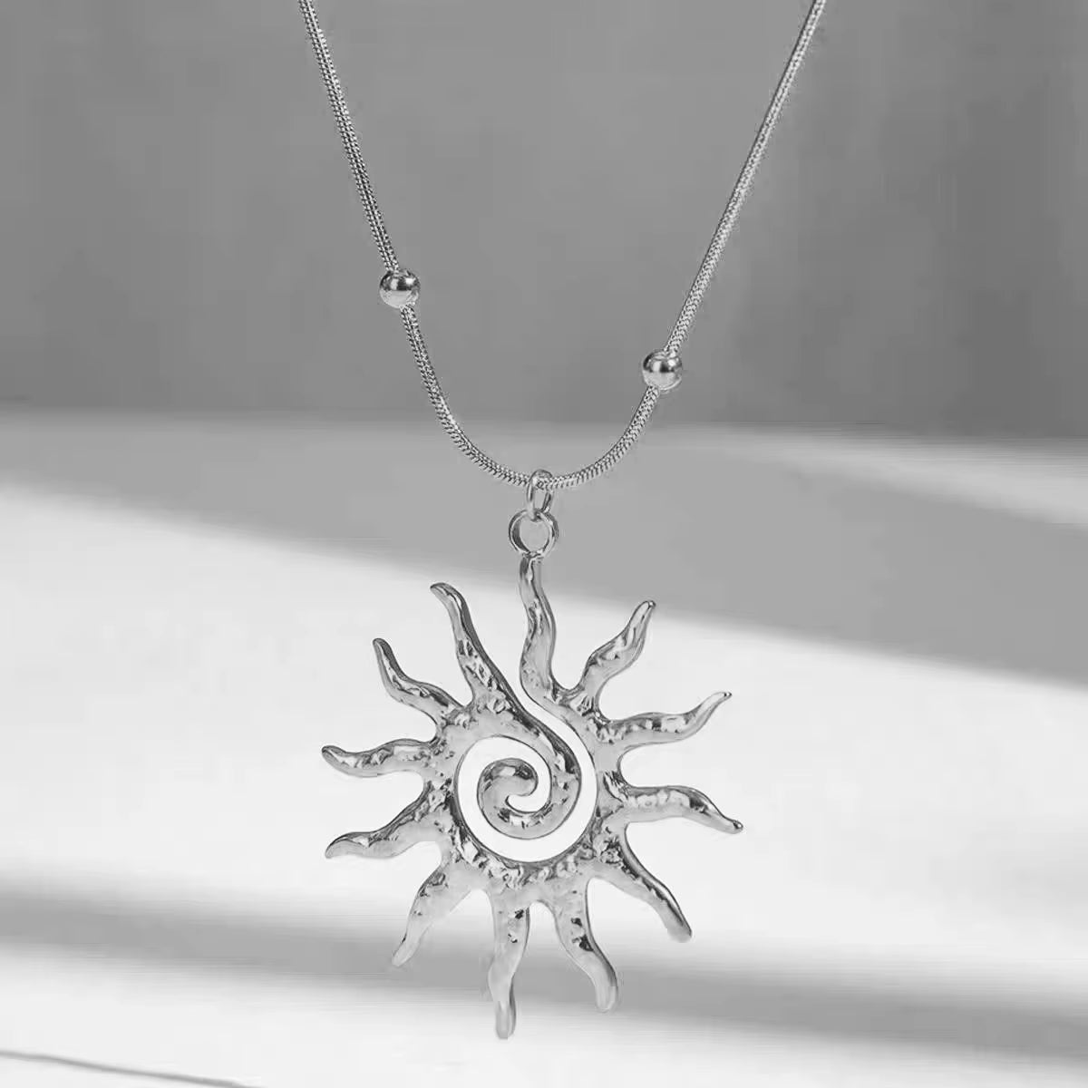 Fashion Vintage Chic Sun Shaped Pendant Necklace Stainless Steel Earrings Statement Golden Fashion Jewlery Accessories Gift